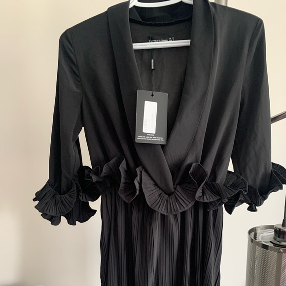 PrettyLittleThing frilly dress. Black. Size 4. - Picture 2 of 5